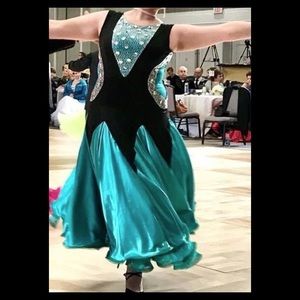 Custom made ballroom dress 💃🏻👗